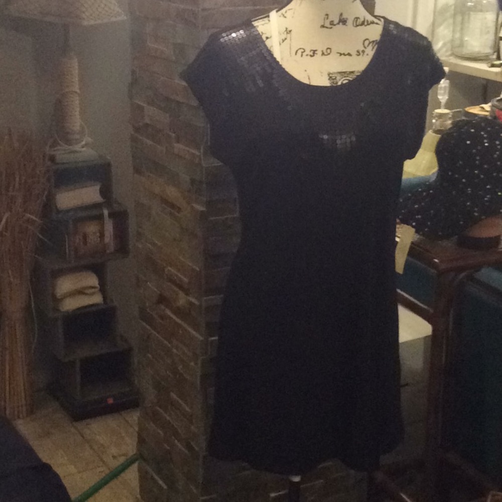 Elle black dress